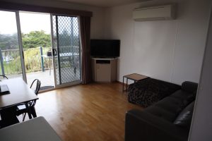 Southern Ocean Tourist Park - Villas 1 5