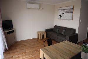 Southern Ocean Tourist Park - Villa 4 6
