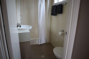 Southern Ocean Tourist Park - Villa 4 6